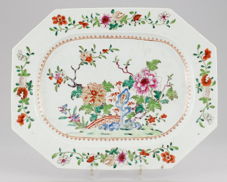 STEKFAT, porslin. Qing dynastin. Qianlong (1736-95).