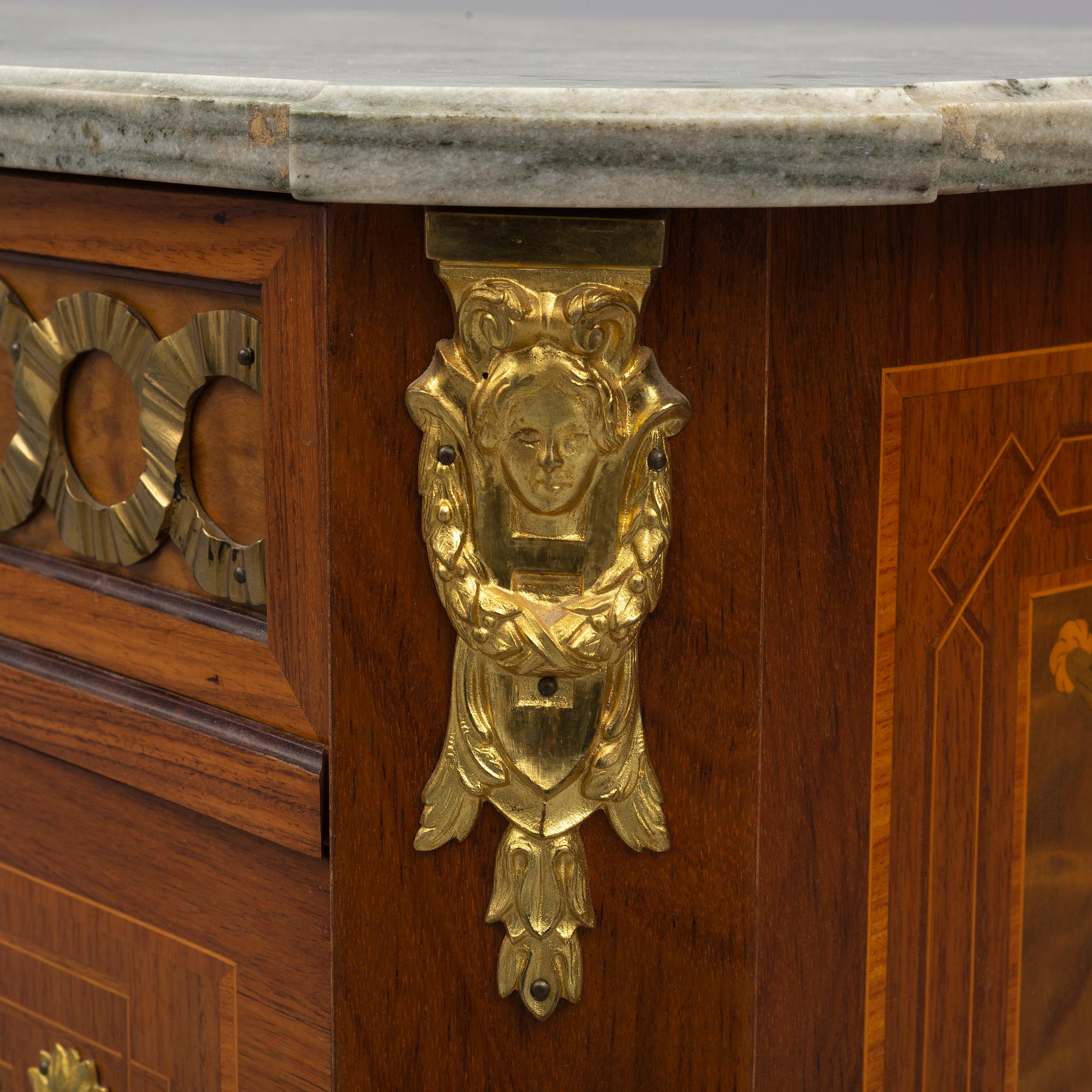 BYRÅ, gustaviansk stil, 1900-talets första kvartal.