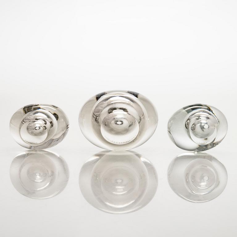 Timo Sarpaneva, Three glass objects "Heart". signed Timo Sarpaneva.