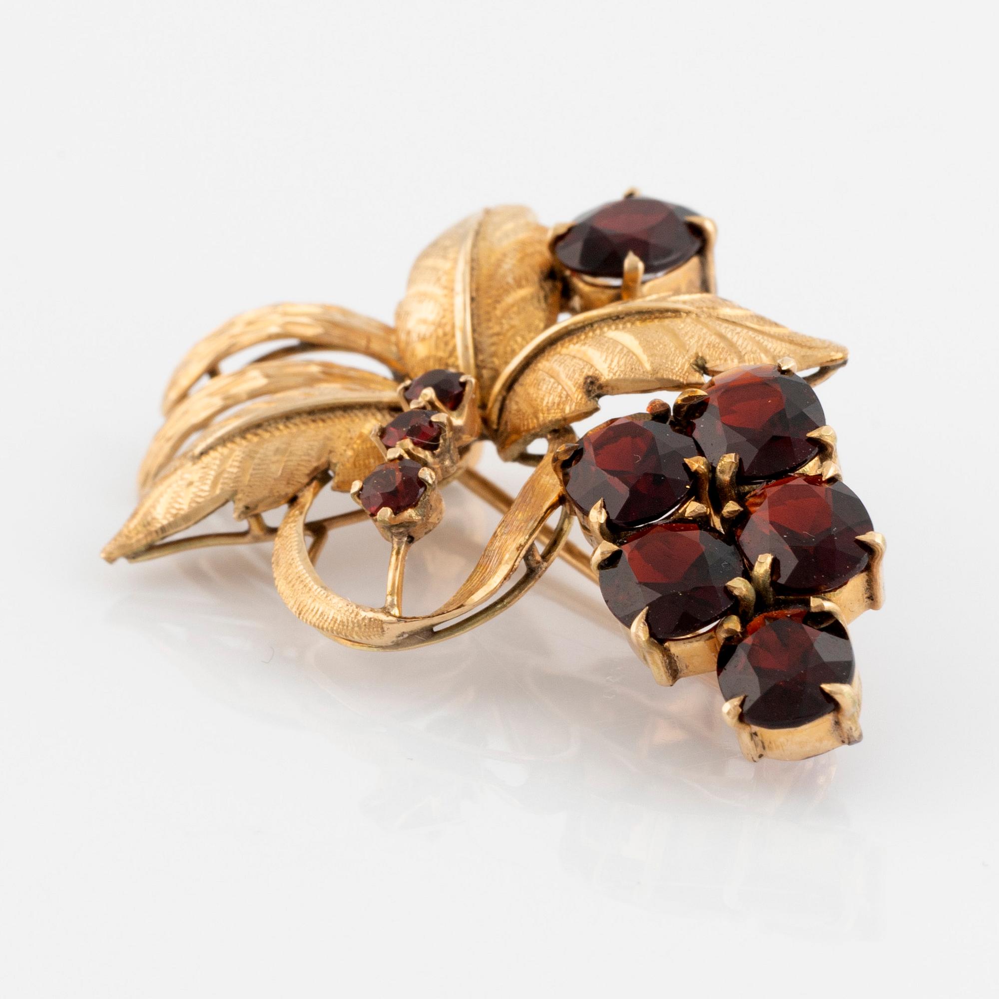 Brosch, guld med granater.