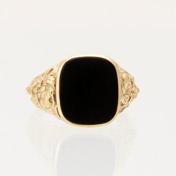 Ring/klackring 9K guld samt svart polerad sten.