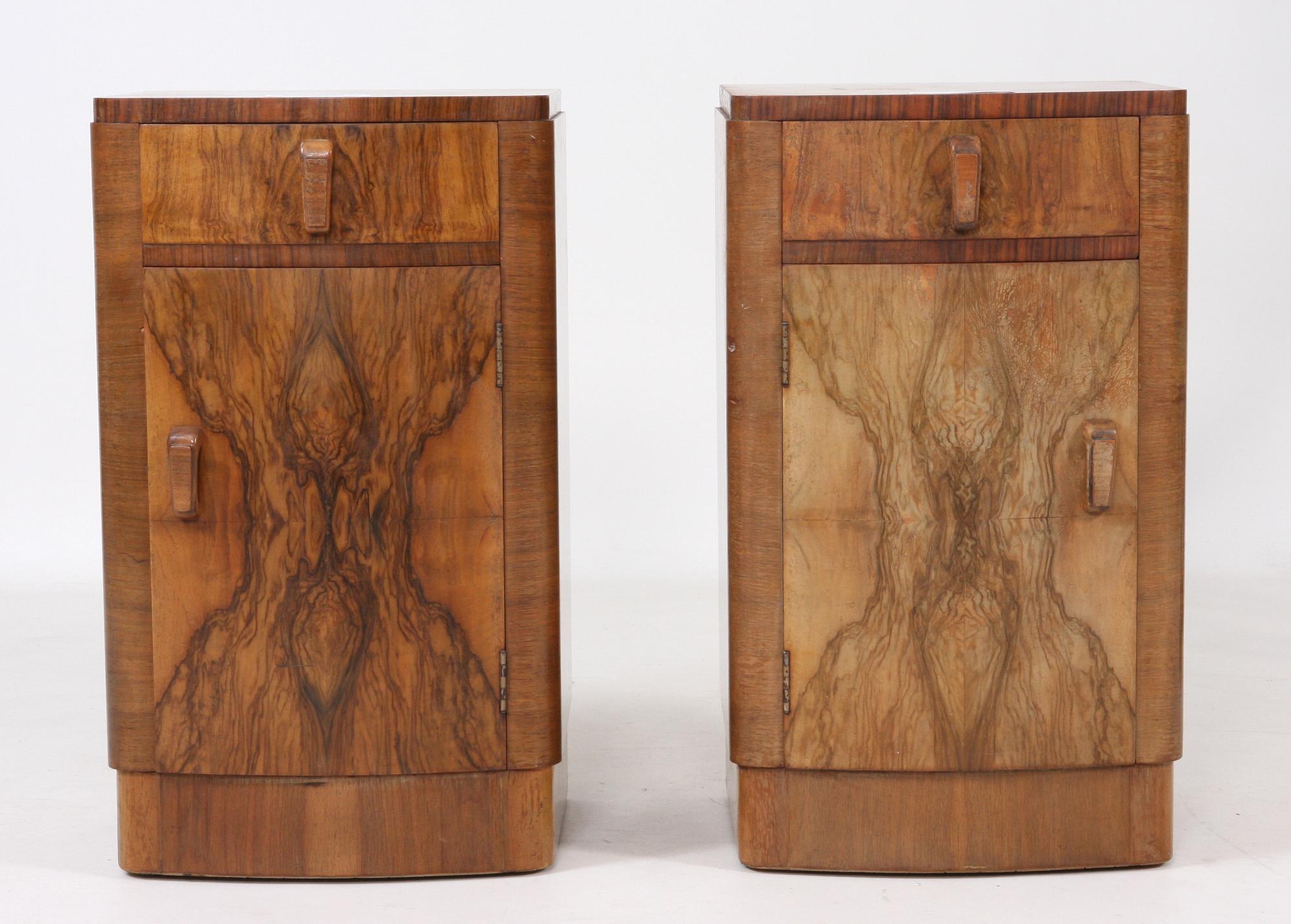 NATTDUKSBORD, ett par, art deco, 1930/1940-tal, England, brickmärkta "SMERDONS FURNISHING SPECIALISTS HAMLET COURT RD WESTCLIFF ON SEA".