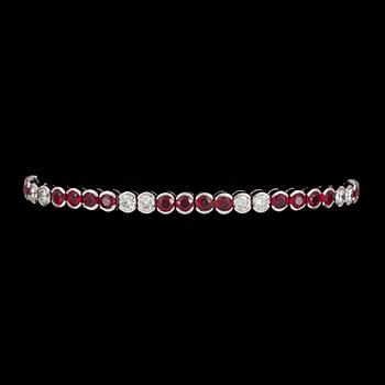 839. ARMBAND, rundslipade rubiner och briljantslipade diamanter, tot. ca 2.40 ct.