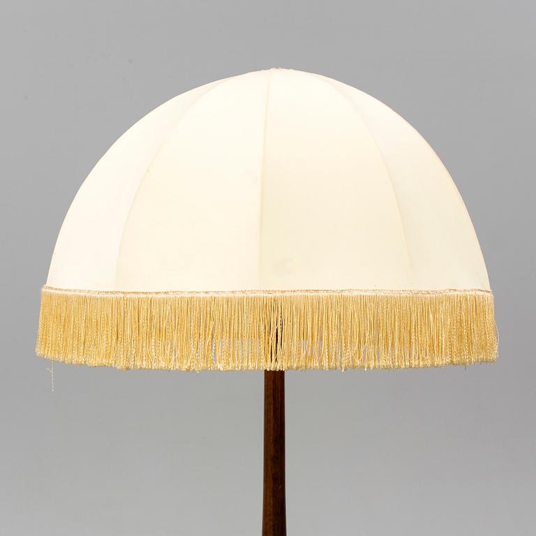 a 1920's-/30's table lamp.