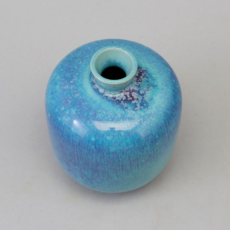 A Berndt Friberg stoneware vase, Gustavsberg studio, Sweden 1971.