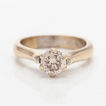 Ring, 18K guld med en briljantslipad diamant.