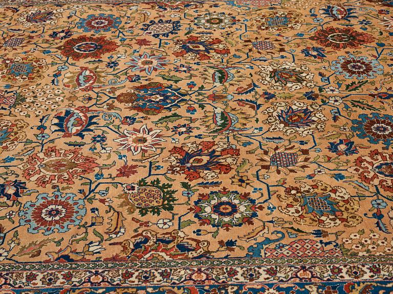 Matto, semi-antique Tabriz, ca 404 x 292 cm.