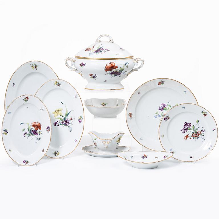 A Bing & Gröndahl part dinner service, Dnemanrk, circa 1900. (44 pieces).