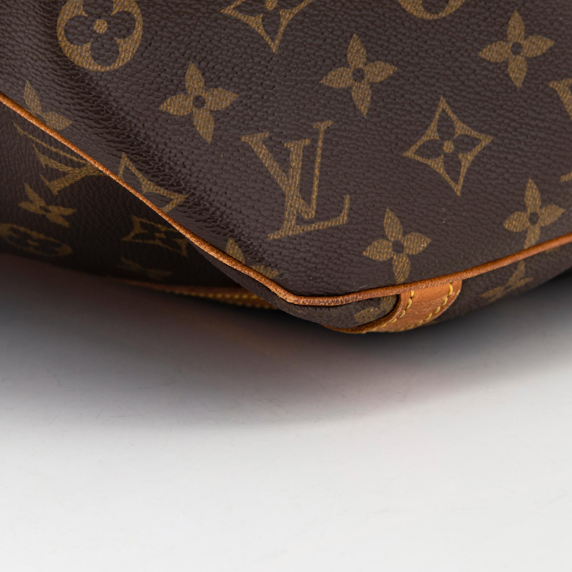 Louis Vuitton, a Monogram Canvas 'Sac Shopping' bag.