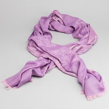 A Gucci scarf.