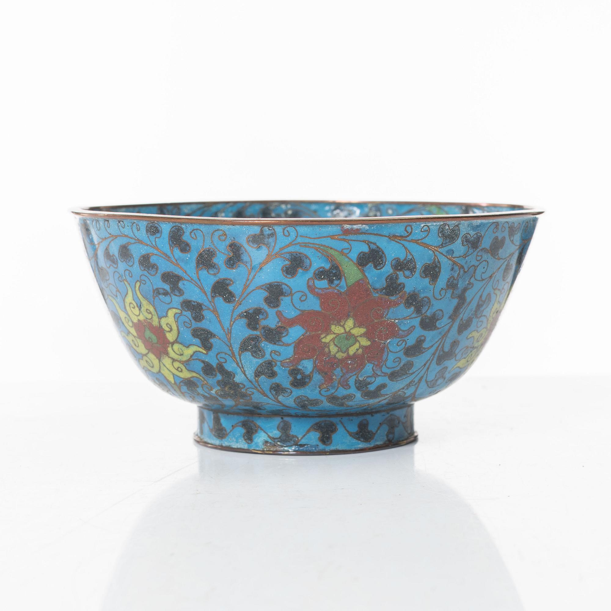 Skål, cloisonne på koppar, Mingdynastin (1368-1644).