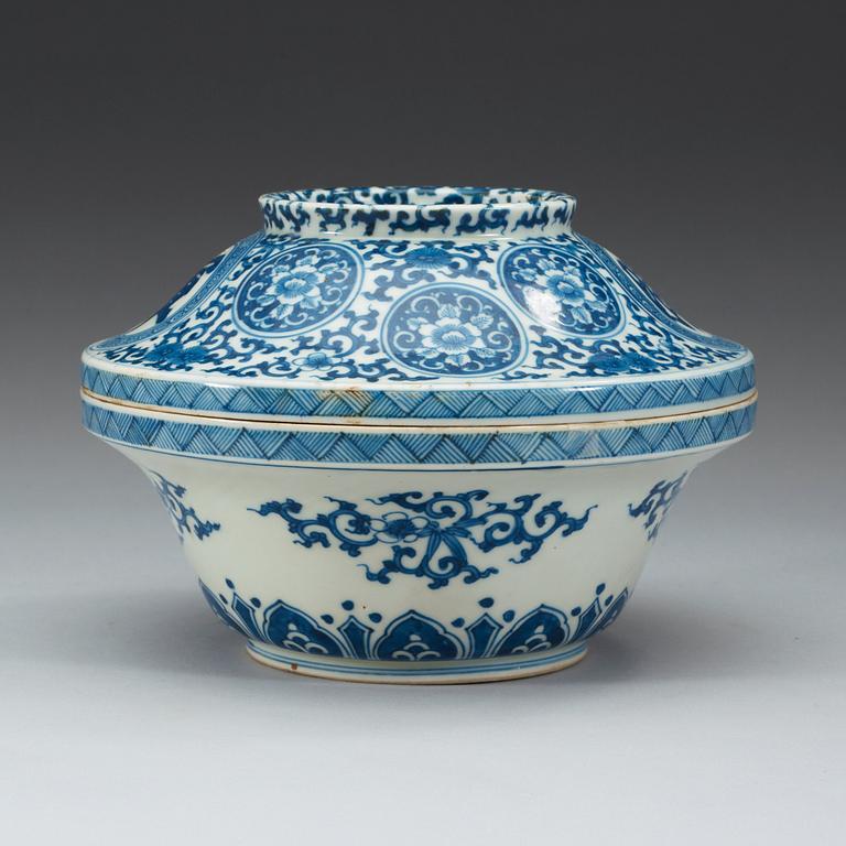 A Japanese blue and white bowl with cover, Meiji (1868-1912).