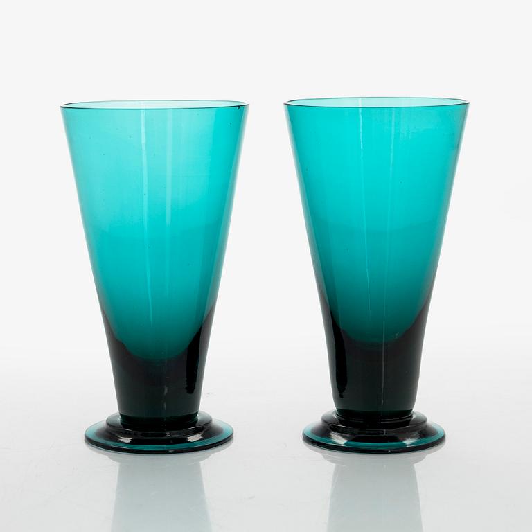 Nanny Still,  9 + 6drinking glasses, and a jug, model T/335, "Nukkumatti", Riihimäen Lasi.