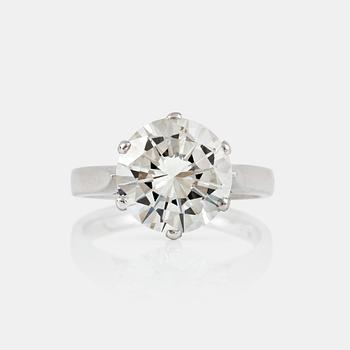 1280. A 4.52 ct brilliant-cut diamond ring. Quality I/VVS2 according to certificate from AGI.