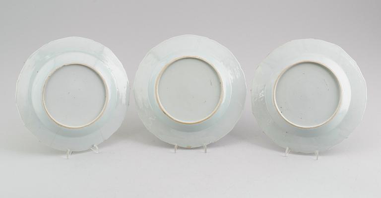 TALLRIKAR, 3 st, porslin, Kina, Qianlong 1736-1795.