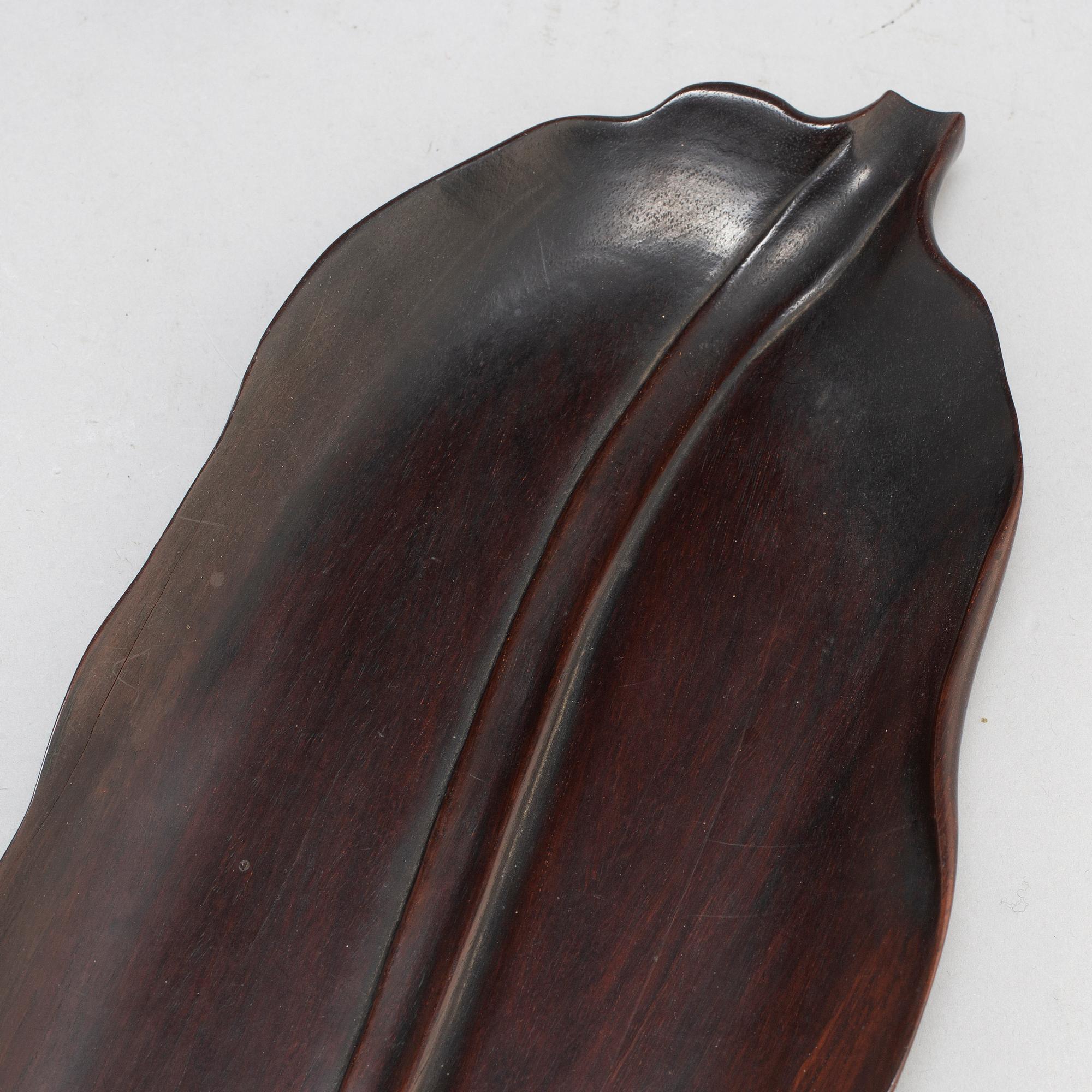 A leaf shaped wooden tray, presumably late Qing dynasty.