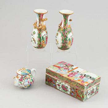 Porslinsföremål, 4 delar, kantonporslin. Qingdynastin, sent 1800-tal.