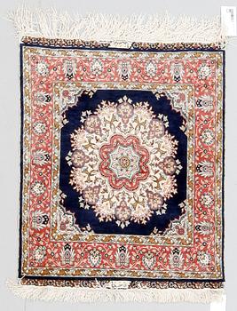 SILKESMATTA, Hereke, old/semiantik Turkiet. Ca 75 x 62.