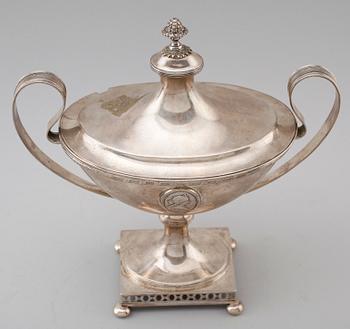 STRÖSOCKERSKÅL, silver, C.G Hallberg, Stockholm 1905. Vikt ca 612 g.