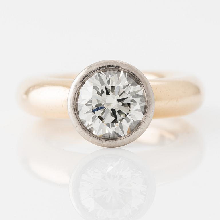 Ring, Mikael Persson Carling, 18K gold with brilliant-cut diamond, approx. 2.50 ct.