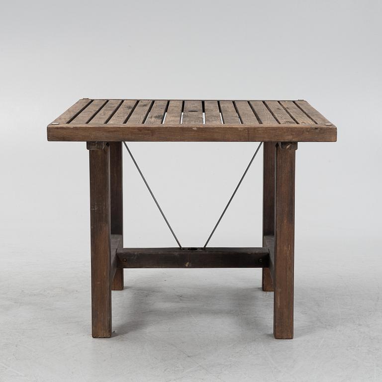 Elsa Stackelberg, a table and four chairs, Fri Form, Sweden, second half of the 20th century.