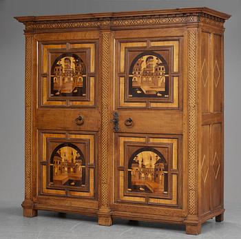 168. SKÅP. Tyskland. Barockstil, delvis äldre delar.