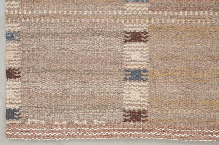 CARPET. "Falurutan grå". Flat weave (rölakan). 261 x 233 cm. Signed AB MMF BN.