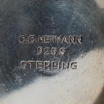 COCKTAILSHAKER, BRICKA samt BÄGARE, 12 st, sterling. CC Hermann, Danmark. Vikt ca 3.000 gr.