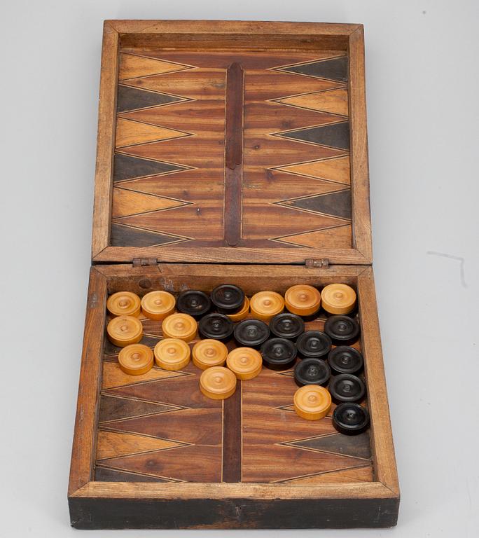 SCHACKBRÄDE / BACKGAMMON, olika träslag, 1700/1800-tal.