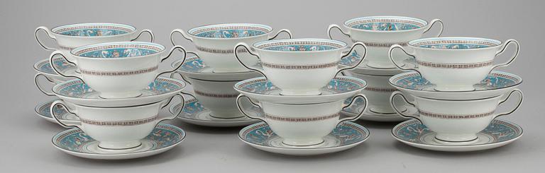 ASTIASTO, 57 osaa, posliinia, " "Florentine Turquoise" Wedgwood, Englanti 1900-luvun loppupuoli.