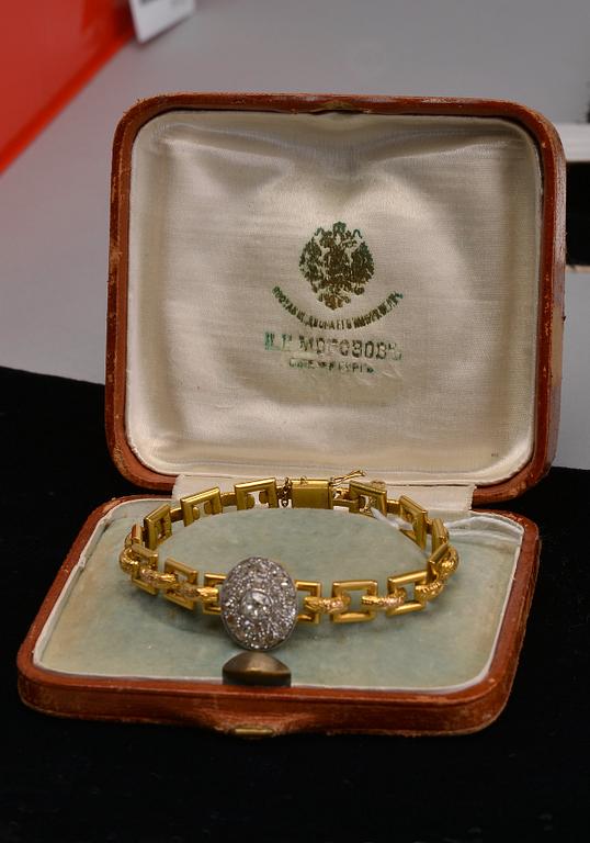 A BRACELET, 56 gold old cut diamonds c. 2.65 ct. St Petersburg 1898 - 1903. Weight 23,6 g.