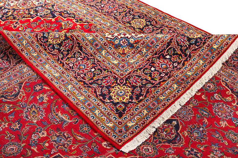 A Keshan carpet, c. 405 x 300 cm.
