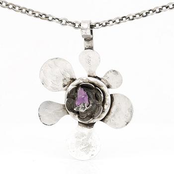 HÄNGE samt KEDJA, silver och försilvrad gulmetall med ametist kristall, Jacob Hull, Danmark, 1960-70-talets.
