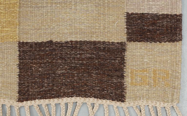 CARPET. Rölakan (flat weave). 303,5 x 195 cm. Signed KH GR. Sweden around mid 20th century.