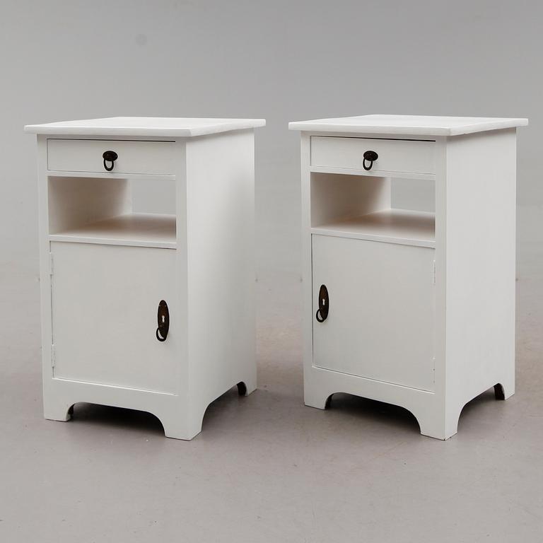 SÄNGBORD, 1 par, 1900-talets första hälft.