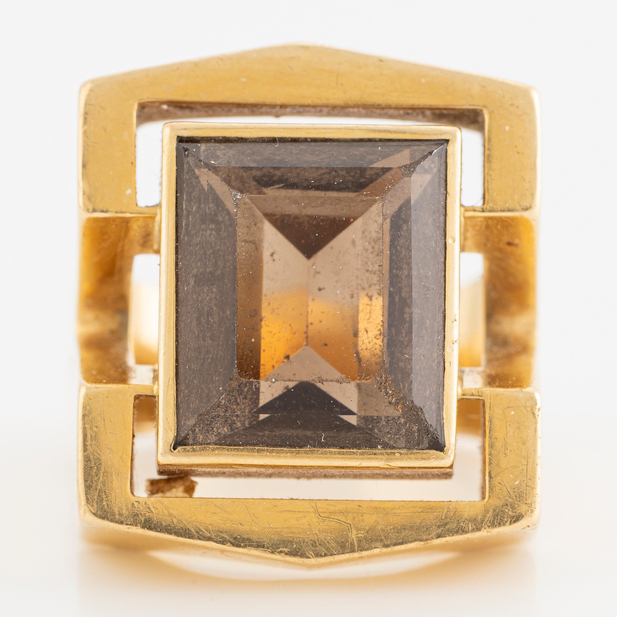 Ring 18K gold with smoky quartz, circa 1970s.
