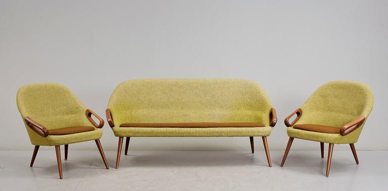 SOFFA samt ett par FÅTÖLJER, 1960-tal.