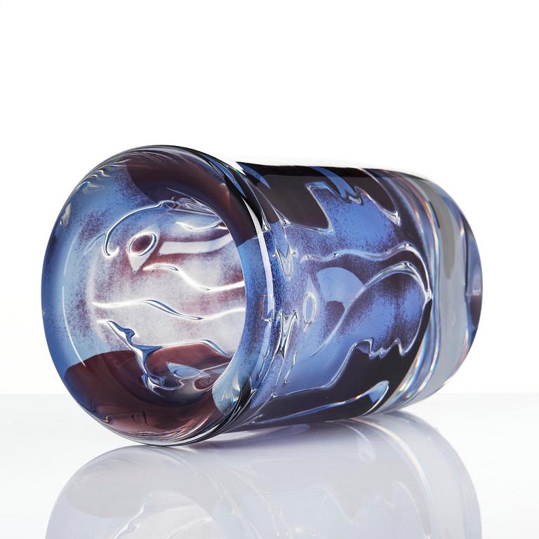 Ingeborg Lundin, an Ariel glass vase "Faces", Orrefors 1986.