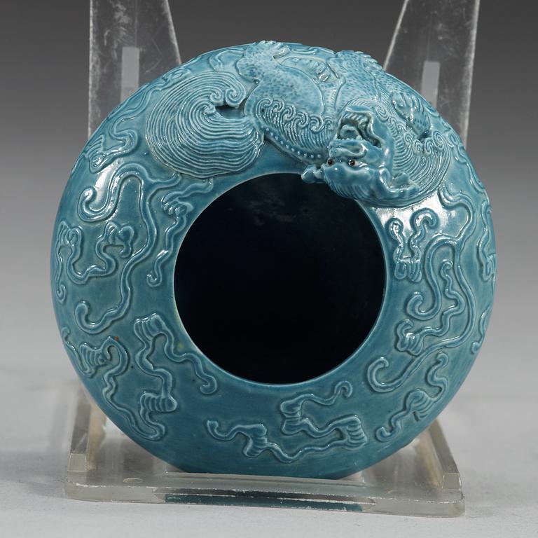 A turkoise/blue glazed brush washer, Qing dynasty, 19th Century.