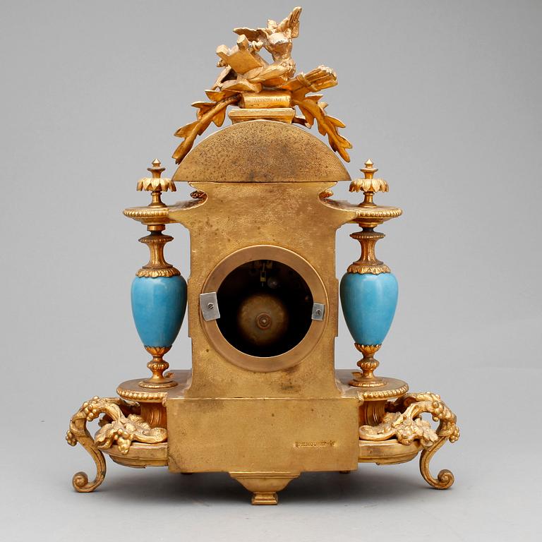 BORDSPENDYL, stämplad Pelmourey, 1800-talets slut.