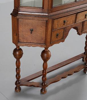 VITRINSKÅP, rokokostil.