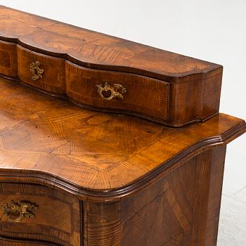 Byrå, senbarock, 1700-talets första hälft.