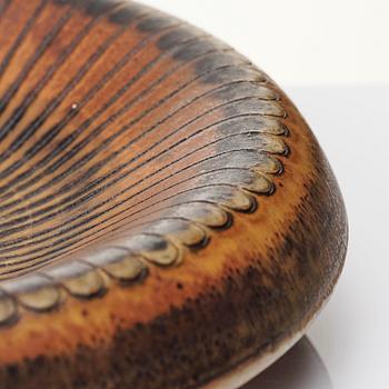 Wilhelm Kåge, a 'Farsta' stoneware dish, Gustavsberg studio, Sweden 1958.