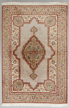 MATTA, orientalisk, ca 275 x 187 cm.