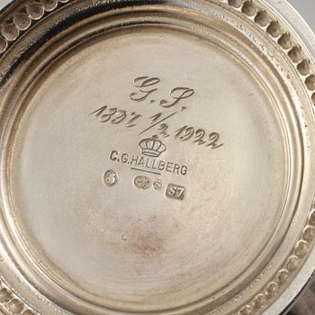 KAFFESERVIS, 3 delar, silver, importstämplad och stämplad C. G Hallberg, Stockholm, 1920. Vikt 1000 g.