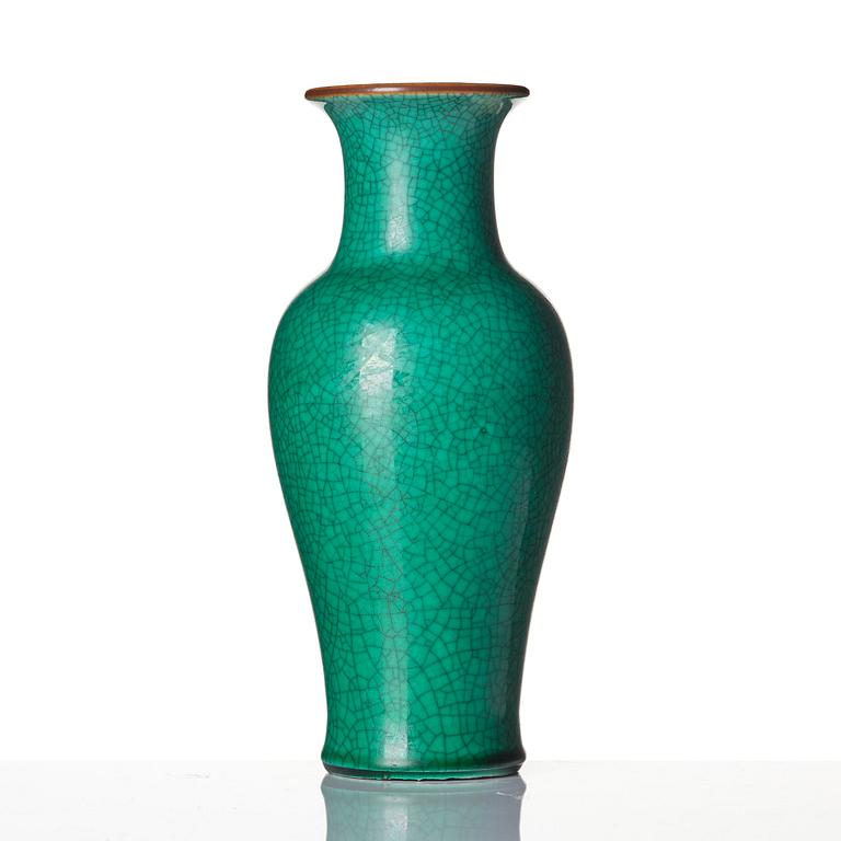 An apple green crackle-glazed vase, Qing dynasty, 18th century.