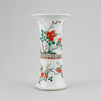 A famille verte trumpet vase, Qing dynasty, Kangxi (1662-1722).