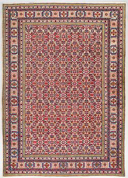 An old/semiantique Täbriz rug, 281 x 198 cm.