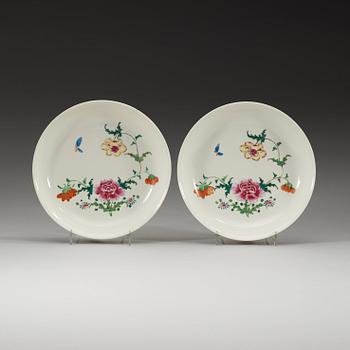 384. A pair of famille rose dishes, Qing dynasty, 18th Century.