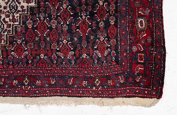 A Senneh rug, c. 200 x 150 cm.
